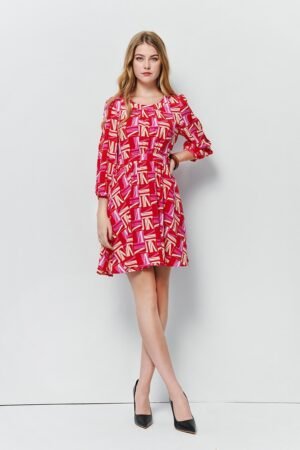 Round neck letter geometry cut sleeves