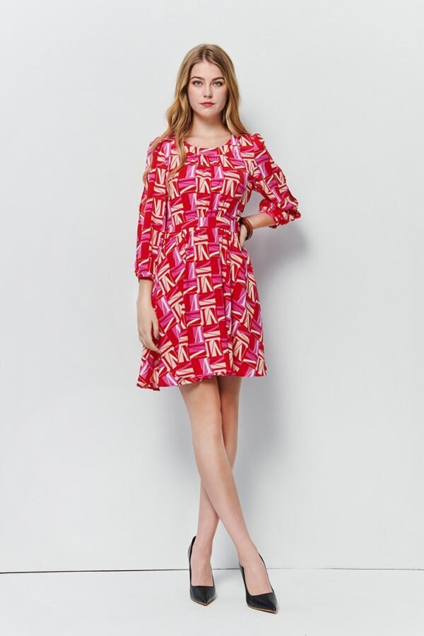 Round neck letter geometry cut sleeves