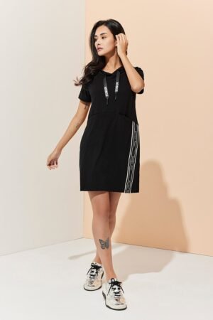 Hat rope LOGO pocket hooded dress