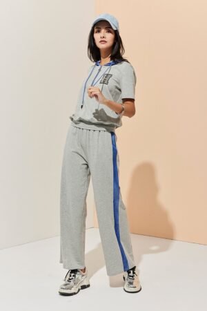 Sports style hoodie color contrast suit