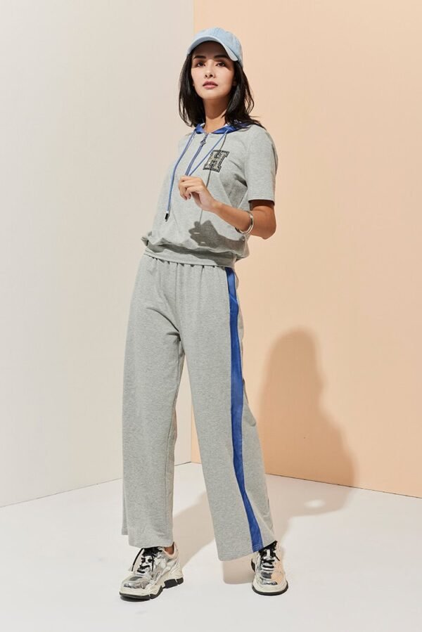 Sports style hoodie color contrast suit