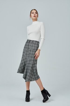 Plain turtleneck knitted top