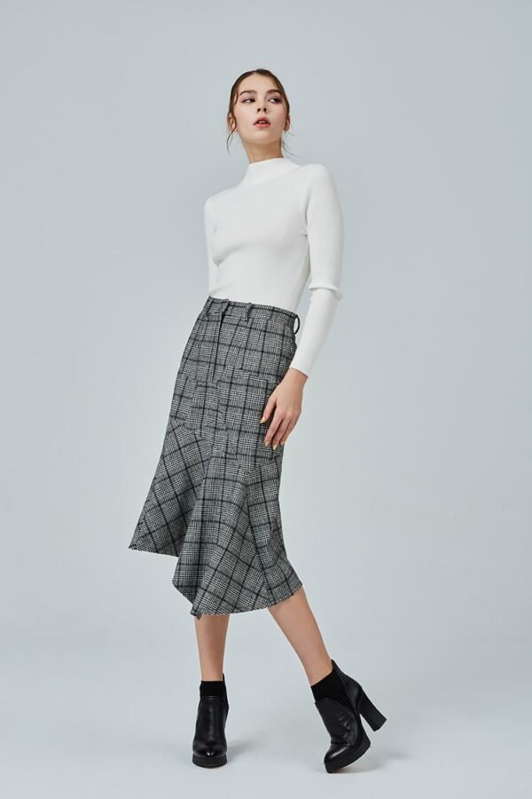 Plain turtleneck knitted top