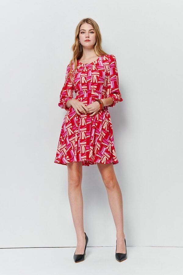 Round neck letter geometry cut sleeves