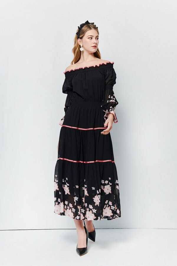 2-21.jpg Multiple layers of letter collar through skin