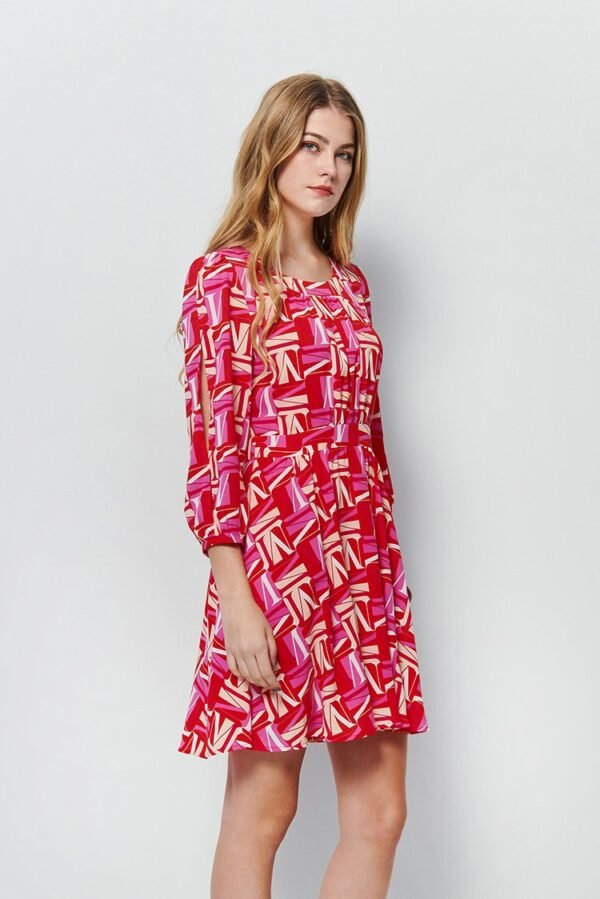 Round neck letter geometry cut sleeves