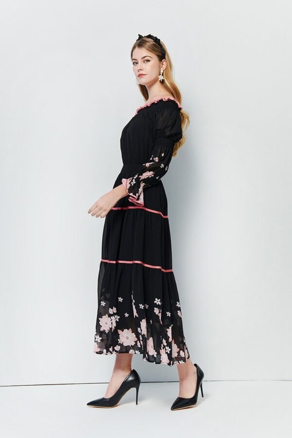 3-23.jpg Multiple layers of letter collar through skin