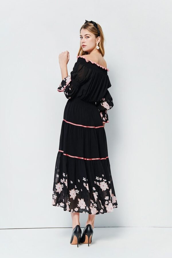 4-16.jpg Multiple layers of letter collar through skin