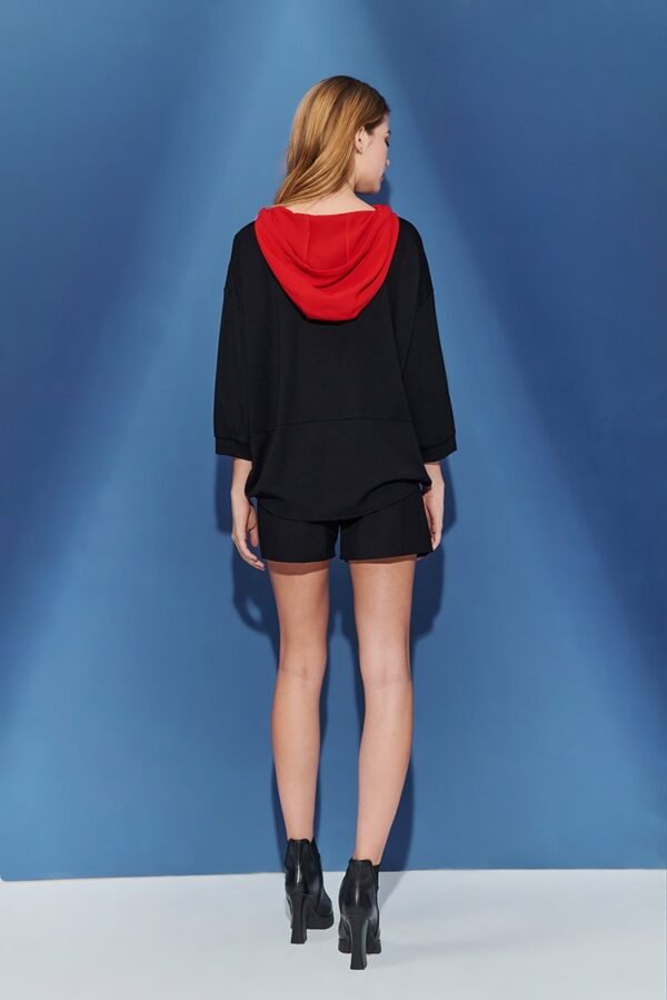 Two-tone bevel splicing asymmetrical hem hoodie