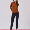 Asymmetrical shape knitted top