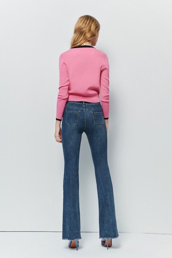 Short knit brand pocket opening