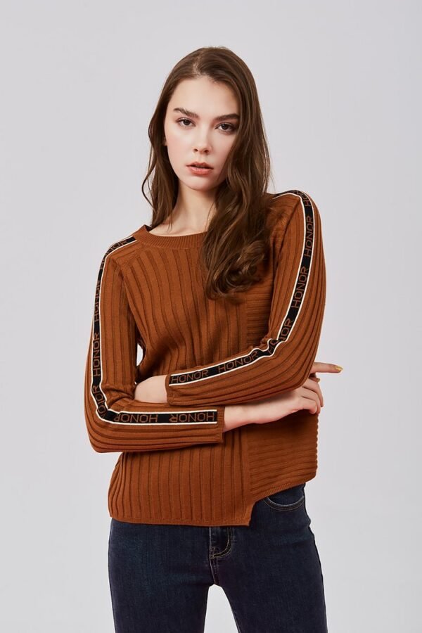 Asymmetrical shape knitted top