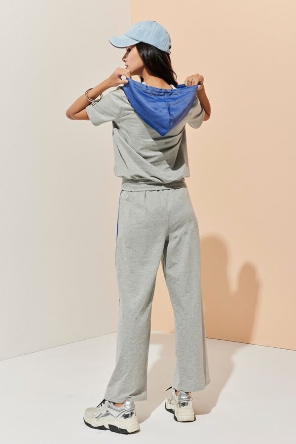 Sports style hoodie color contrast suit