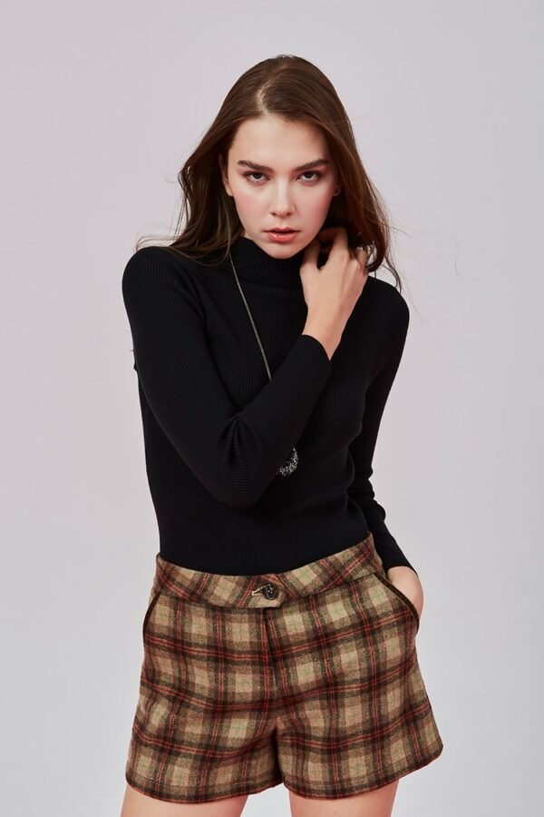 Plain turtleneck knitted top